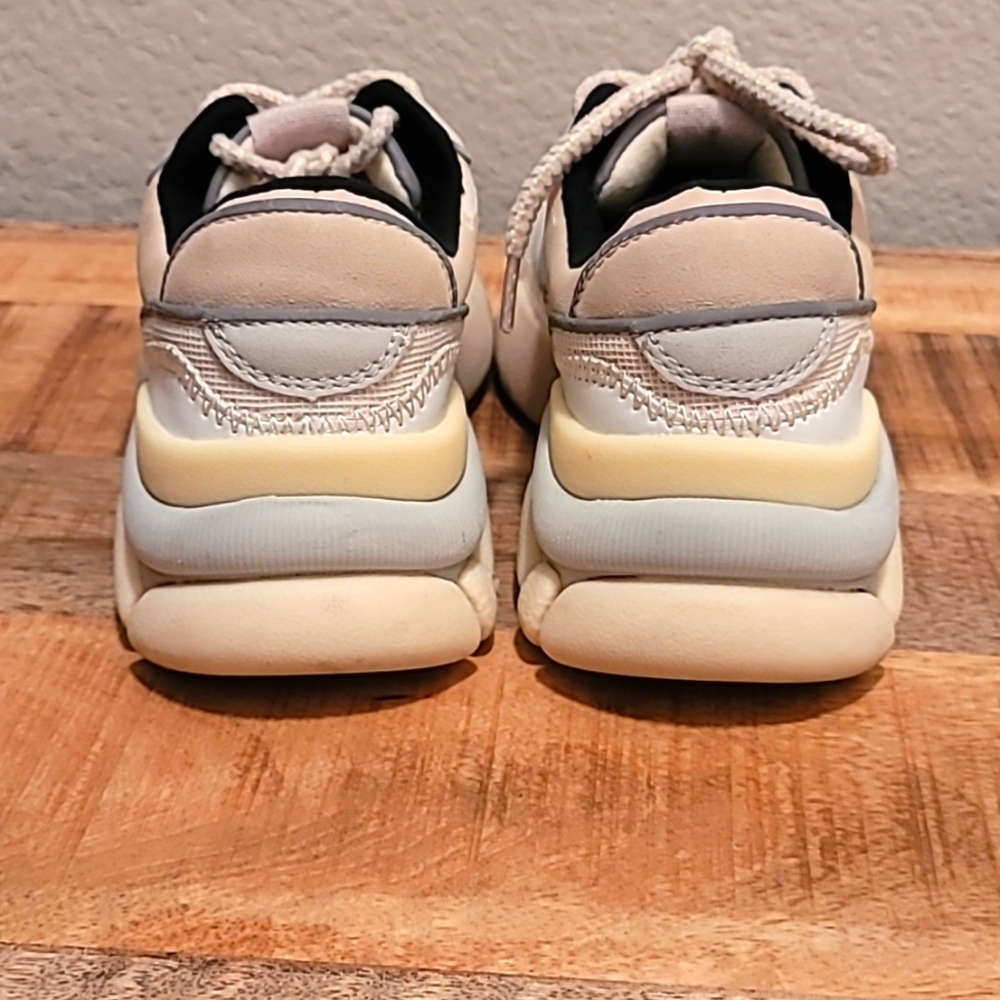 👟👟 - Picture 2 of 8